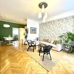 Mint Pearl 3 2 Bathrooms At Kalvin Square Budapest
