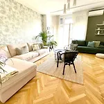 Mint Pearl 3 2 Bathrooms At Kalvin Square Appartement