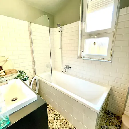 Mint Pearl 3 2 Bathrooms At Kalvin Square Apartment