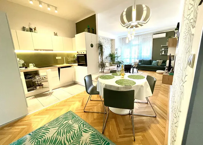 Апартаменты Mint Pearl 3 2 Bathrooms At Kalvin Square *